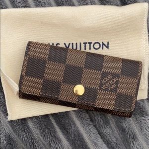 Louis Vuitton - 4 Key Holder in Damier Ebene